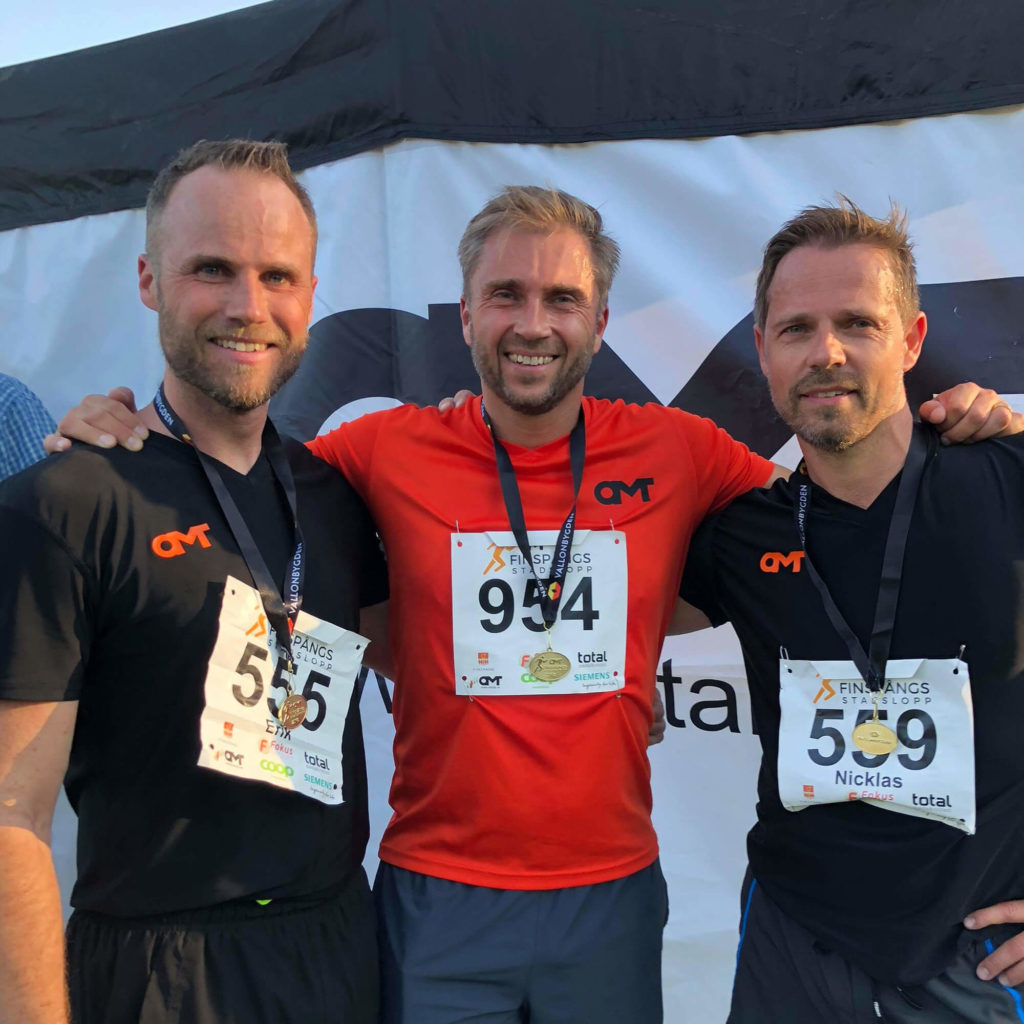 Three men with medals after Finspång stadslopp